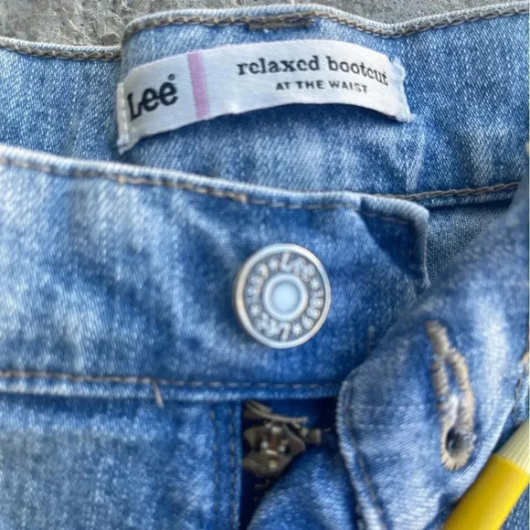 Lee Relaxed Bootcut at the waist light blue Flared Jeans. Size 12S - Picture 9 of 14